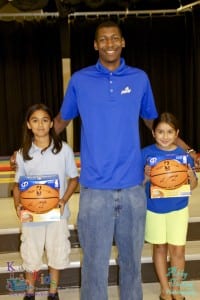 Eric_FAVE_with_Raffle_winners_basketballs_signed_2_rIMG_0193