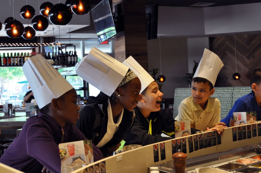 13 CPK Kids at Pizza Stations DSC_0878