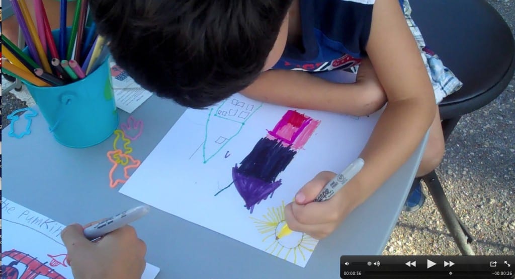 k4kids_CityFest_BoyWithHouseStoryboardAndTopOfPumpkinTrain_2