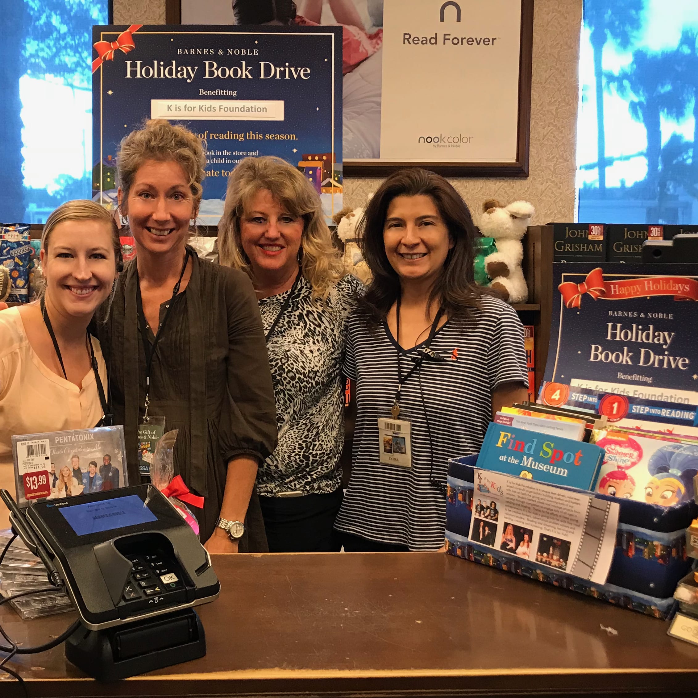Student Leaders Help Kick Off 10th Annual Barnes Noble Holiday